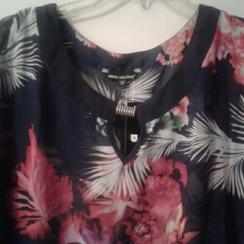 Plus size Unique Spectrum top